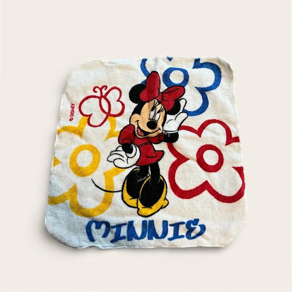 ⚪️DISNEY: Little girl one size, Minnie Mouse theme wash cloth, never used⚪️